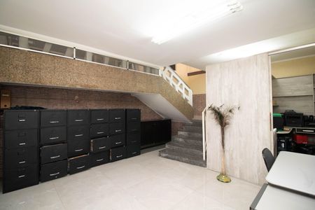 Casa à venda com 539m², 4 quartos e 4 vagas Casa à venda com 539m², 4 quartos e 4 vagasEscritório