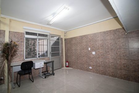 Casa à venda com 539m², 4 quartos e 4 vagas Casa à venda com 539m², 4 quartos e 4 vagasEscritório