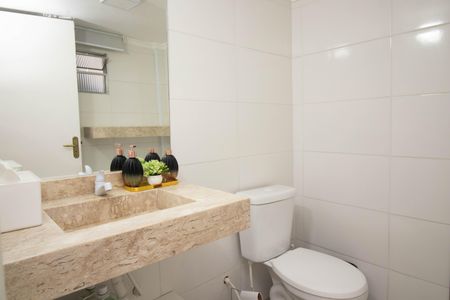 Casa à venda com 539m², 4 quartos e 4 vagas Casa à venda com 539m², 4 quartos e 4 vagasBanheiro Social - Escritório