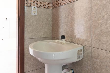 Banheiro de casa de condomínio para alugar com 1 quarto, 37m² em Vila Nova, Porto Alegre