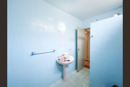 Casa à venda com 300m², 3 quartos e 2 vagasBanheiro