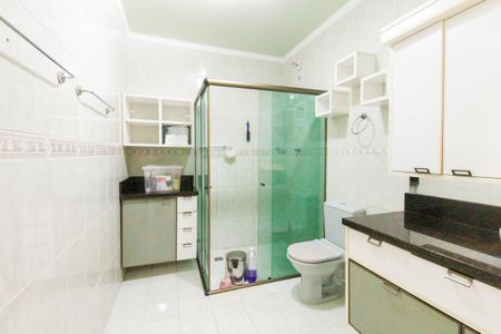 Casa à venda com 300m², 4 quartos e 2 vagas Casa à venda com 300m², 4 quartos e 2 vagasBanheiro da Suíte