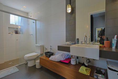 Apartamento à venda com 106m², 2 quartos e 2 vagasBanheiro da Suíte