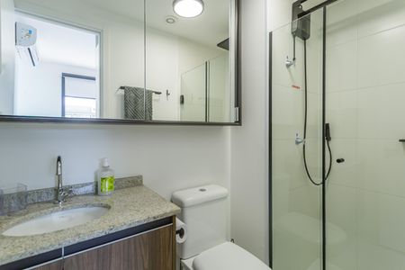 Banheiro da Suíte de apartamento para alugar com 1 quarto, 25m² em Vila Nova Conceição, São Paulo
