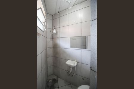 Banheiro de kitnet/studio para alugar com 1 quarto, 38m² em Xavantes, Belford Roxo