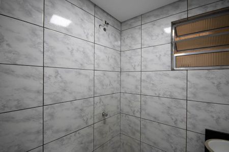 Banheiro de casa para alugar com 1 quarto, 39m² em Vila Germinal, São Paulo