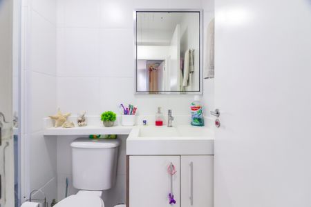 Banheiro de apartamento à venda com 2 quartos, 48m² em Jardim do Lago, São Paulo