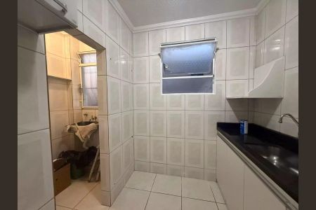 Cozinha de apartamento para alugar com 2 quartos, 50m² em Itatiaia, Belo Horizonte