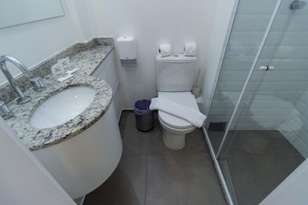 Banheiro de kitnet/studio para alugar com 1 quarto, 20m² em Vila Mariana, São Paulo