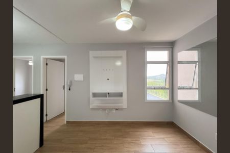 Sala de apartamento para alugar com 2 quartos, 44m² em Parque das Colinas, Valinhos