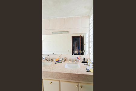 Casa à venda com 360m², 4 quartos e 4 vagas Casa à venda com 360m², 4 quartos e 4 vagasBanheiro da Suíte