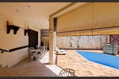 Casa à venda com 360m², 4 quartos e 4 vagas Casa à venda com 360m², 4 quartos e 4 vagasQuintal