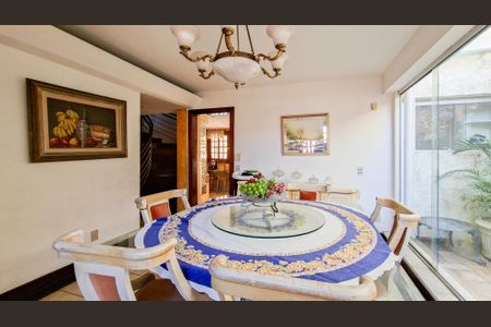Casa à venda com 360m², 4 quartos e 4 vagas Casa à venda com 360m², 4 quartos e 4 vagasSala de Jantar