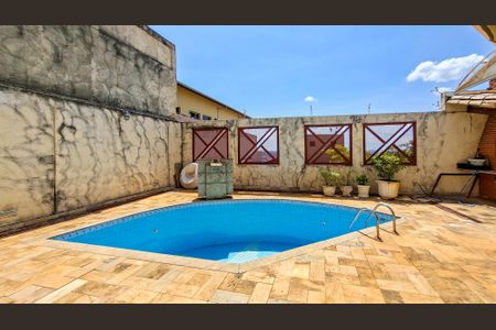 Casa à venda com 360m², 4 quartos e 4 vagas Casa à venda com 360m², 4 quartos e 4 vagasQuintal