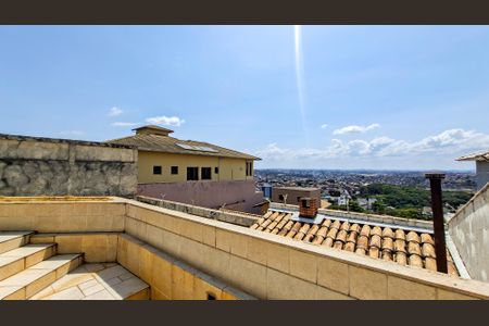 Casa à venda com 360m², 4 quartos e 4 vagas Casa à venda com 360m², 4 quartos e 4 vagasVaranda