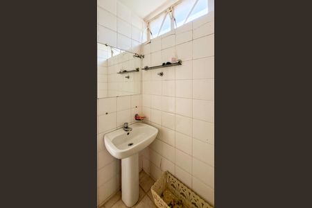 Casa à venda com 360m², 4 quartos e 4 vagas Casa à venda com 360m², 4 quartos e 4 vagasLavabo