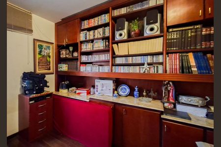 Casa à venda com 360m², 4 quartos e 4 vagas Casa à venda com 360m², 4 quartos e 4 vagasQuarto