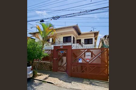 Casa à venda com 360m², 4 quartos e 4 vagas Casa à venda com 360m², 4 quartos e 4 vagasFachada