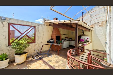 Casa à venda com 360m², 4 quartos e 4 vagas Casa à venda com 360m², 4 quartos e 4 vagasQuintal