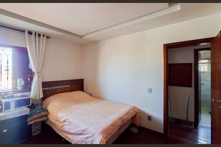 Casa à venda com 360m², 4 quartos e 4 vagas Casa à venda com 360m², 4 quartos e 4 vagasQuarto 3