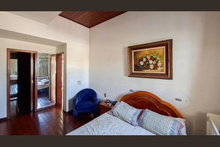 Casa à venda com 360m², 4 quartos e 4 vagas Casa à venda com 360m², 4 quartos e 4 vagasQuarto 4