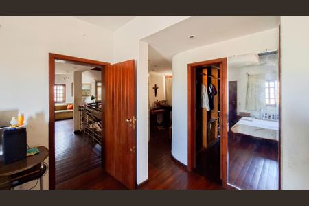 Casa à venda com 360m², 4 quartos e 4 vagas Casa à venda com 360m², 4 quartos e 4 vagasQuarto 4