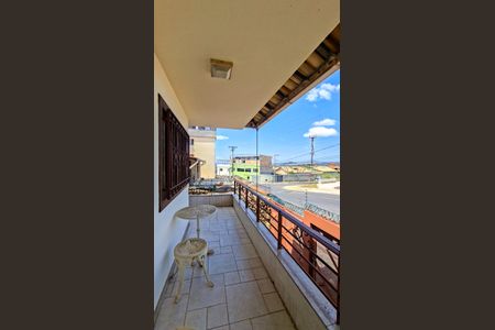 Casa à venda com 360m², 4 quartos e 4 vagas Casa à venda com 360m², 4 quartos e 4 vagasVaranda 2