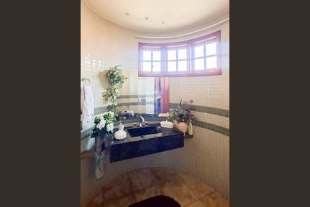 Casa à venda com 360m², 4 quartos e 4 vagas Casa à venda com 360m², 4 quartos e 4 vagasBanheiro 2