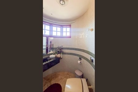 Casa à venda com 360m², 4 quartos e 4 vagas Casa à venda com 360m², 4 quartos e 4 vagasBanheiro 2