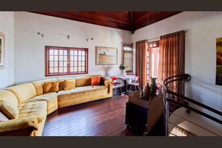 Casa à venda com 360m², 4 quartos e 4 vagas Casa à venda com 360m², 4 quartos e 4 vagasSala 2