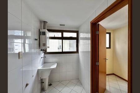 Apartamento à venda com 141m², 4 quartos e 3 vagas Apartamento à venda com 141m², 4 quartos e 3 vagasCozinha e Área de Serviço
