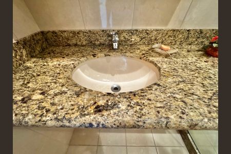 Apartamento à venda com 141m², 4 quartos e 3 vagas Apartamento à venda com 141m², 4 quartos e 3 vagasSuíte - Banheiro