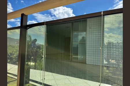 Apartamento à venda com 141m², 4 quartos e 3 vagas Apartamento à venda com 141m², 4 quartos e 3 vagasPlaquinha Quinto Andar