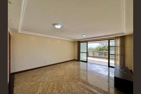 Apartamento à venda com 141m², 4 quartos e 3 vagas Apartamento à venda com 141m², 4 quartos e 3 vagasVaranda