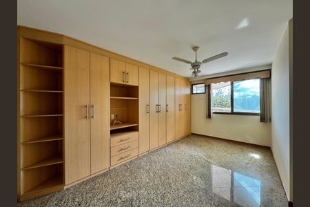 Apartamento à venda com 141m², 4 quartos e 3 vagas Apartamento à venda com 141m², 4 quartos e 3 vagasSuíte