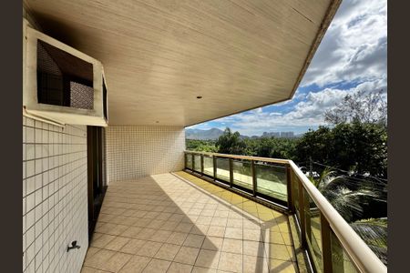 Apartamento à venda com 141m², 4 quartos e 3 vagas Apartamento à venda com 141m², 4 quartos e 3 vagasVaranda