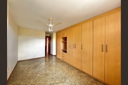 Apartamento à venda com 141m², 4 quartos e 3 vagas Apartamento à venda com 141m², 4 quartos e 3 vagasSuíte