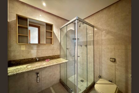 Apartamento à venda com 141m², 4 quartos e 3 vagas Apartamento à venda com 141m², 4 quartos e 3 vagasBanheiro Social