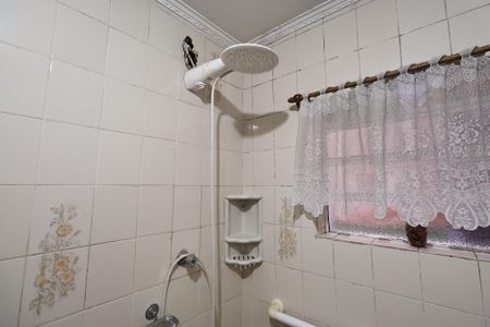 Casa à venda com 180m², 3 quartos e 2 vagasBanheiro