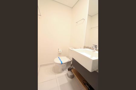 Banheiro Social de kitnet/studio para alugar com 1 quarto, 22m² em Jardim das Acacias, São Paulo