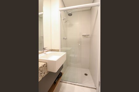 Banheiro Social de kitnet/studio para alugar com 1 quarto, 22m² em Jardim das Acacias, São Paulo