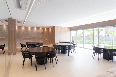 Apartamento à venda com 208m², 4 quartos e 4 vagas Apartamento à venda com 208m², 4 quartos e 4 vagasÁrea comum - Salão de festas