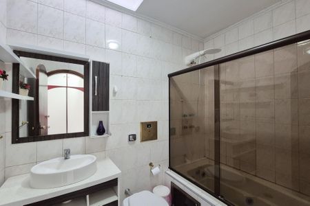 Casa à venda com 450m², 4 quartos e 4 vagasBanheiro da Suíte 2