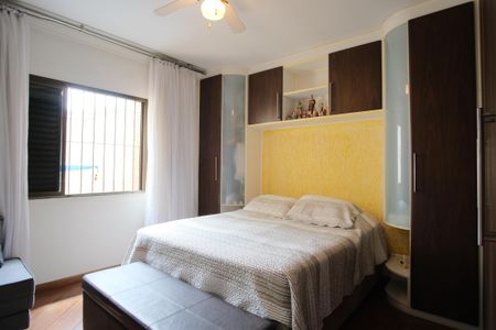 Casa à venda com 252m², 4 quartos e 4 vagasSuíte