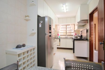 Casa à venda com 252m², 4 quartos e 4 vagasCozinha