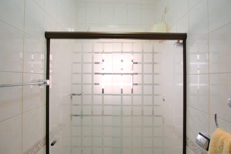 Casa à venda com 252m², 4 quartos e 4 vagasBanheiro Social