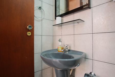 Casa à venda com 252m², 4 quartos e 4 vagasBanheiro de serviço