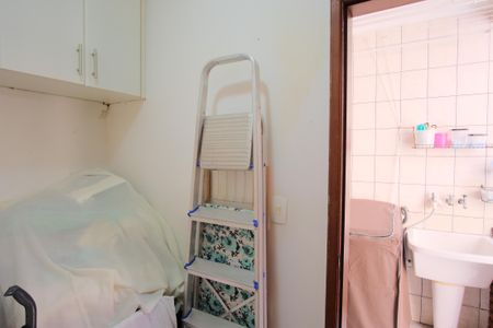 Casa à venda com 252m², 4 quartos e 4 vagasQuarto de Serviço