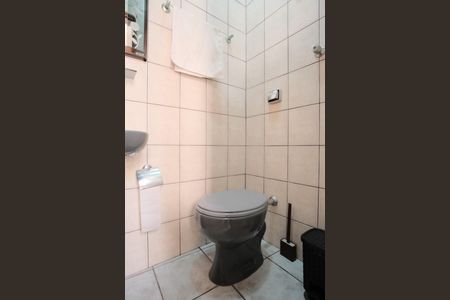 Casa à venda com 252m², 4 quartos e 4 vagasBanheiro de serviço