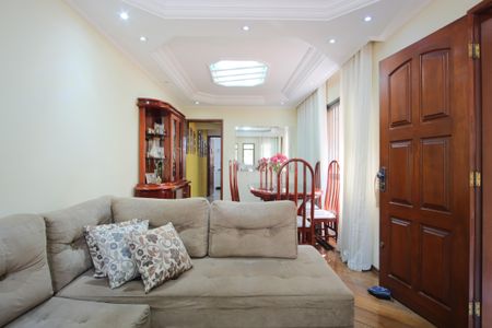 Casa à venda com 252m², 4 quartos e 4 vagasSala